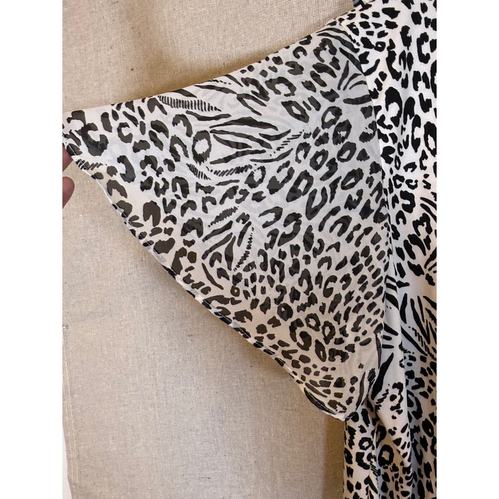 Perception Women 3X Animal Print Ruffle V-Neck Blouse Black White Flutter Sleeve - Picture 4 of 4